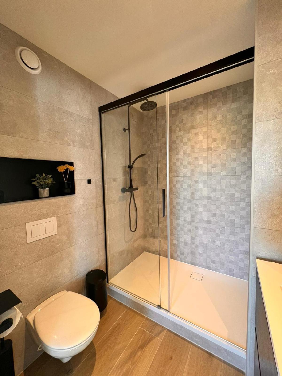 Inova Guesthouse 하셀트 외부 사진