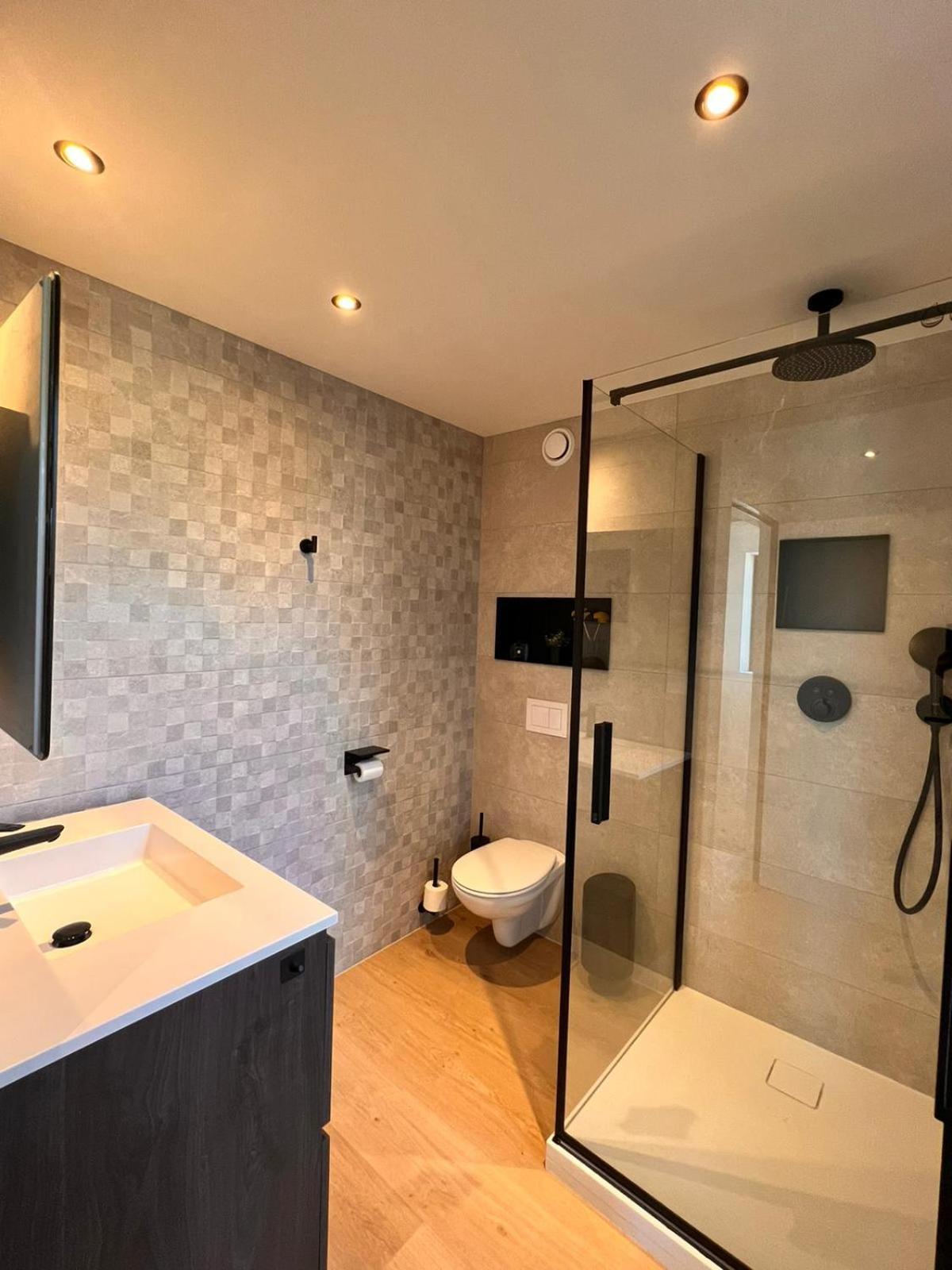 Inova Guesthouse 하셀트 외부 사진