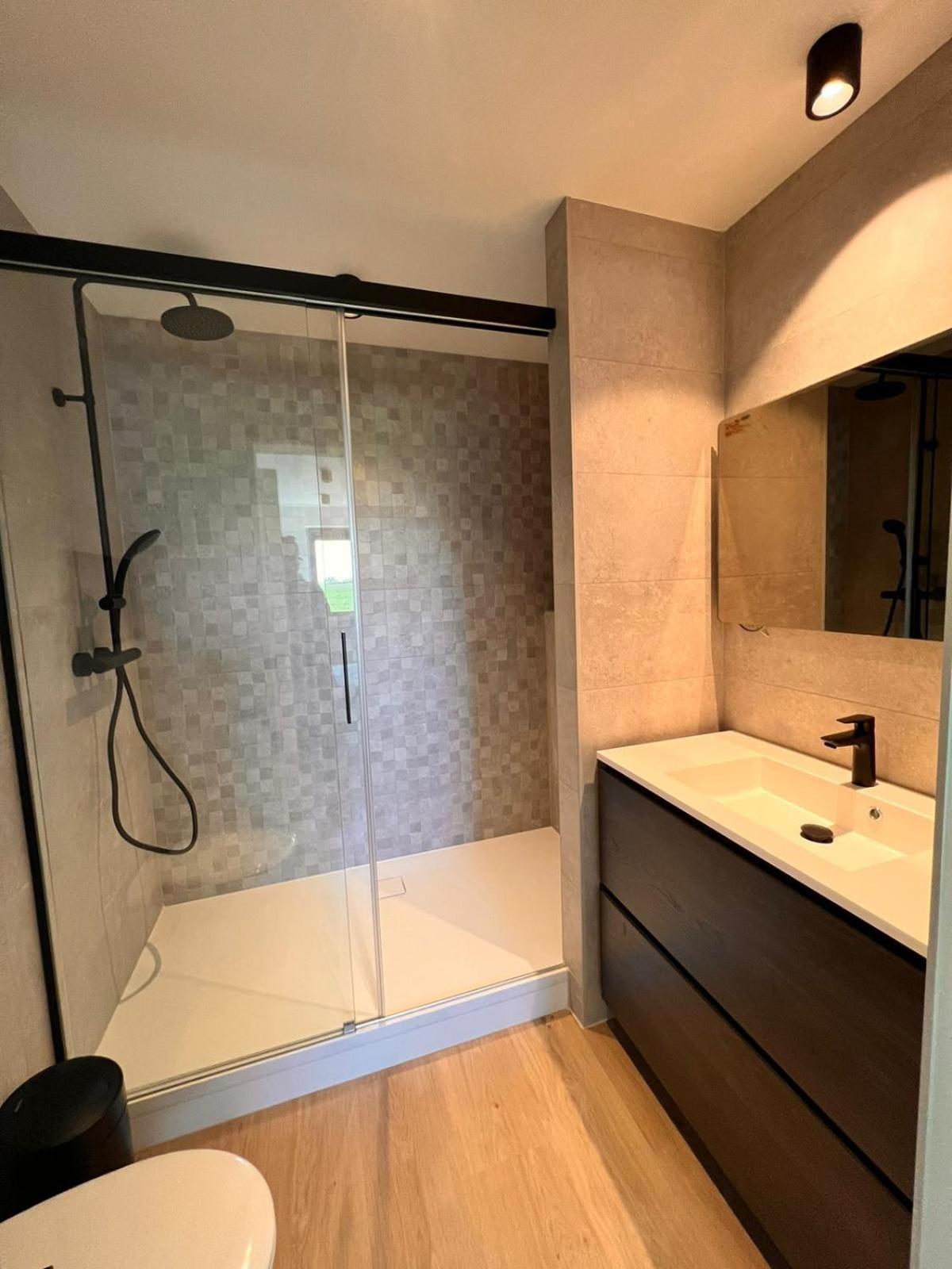Inova Guesthouse 하셀트 외부 사진